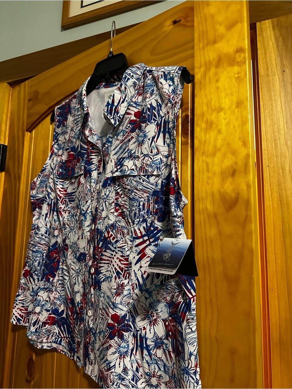 Silver Jeans Sleeveless Floral Button-Up Top in White, Blue & Red